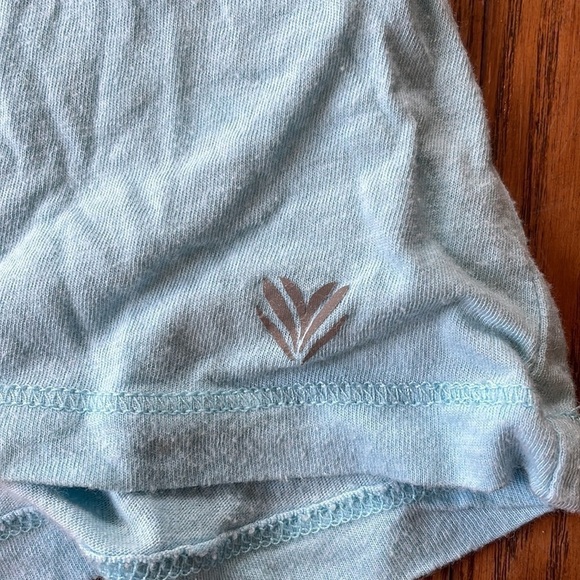 Forever 21 Light Blue Workout Top size M - Picture 2 of 5